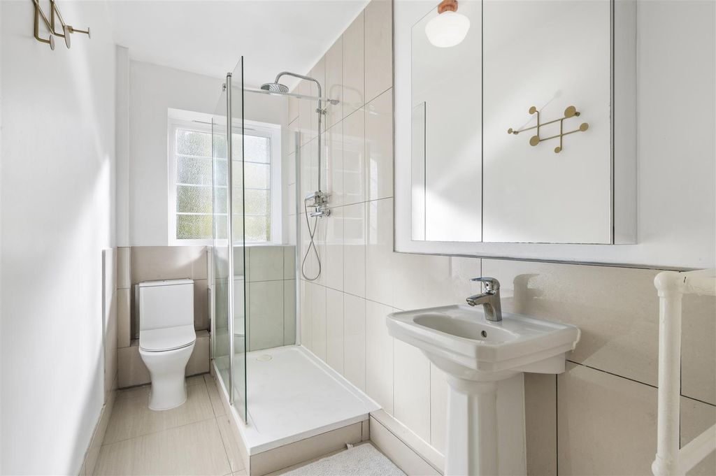 Property photo 2 of 12 Langham Court,4.Jpg