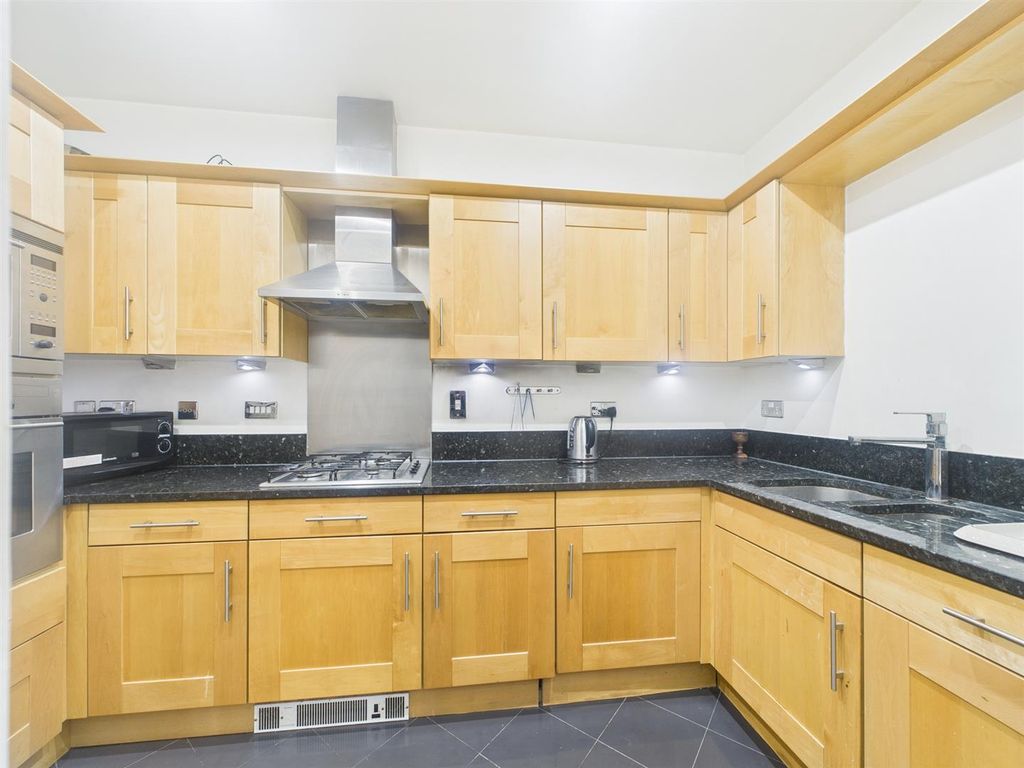 Property photo 2 of 9 Cam04749G0-Pr0087-Still002.Jpg