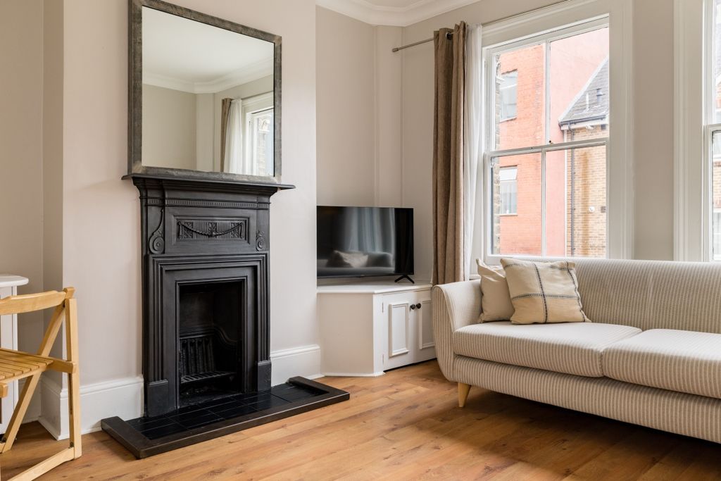 Property photo 2 of 13 25A Tabard St-23