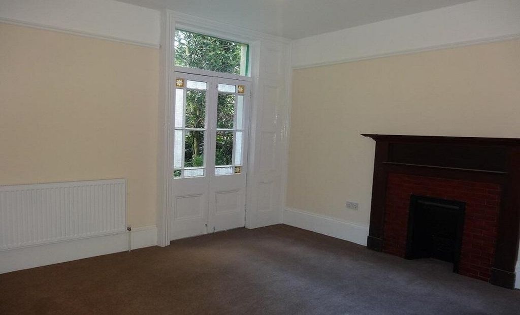 Property photo 2 of 5 Bedroom