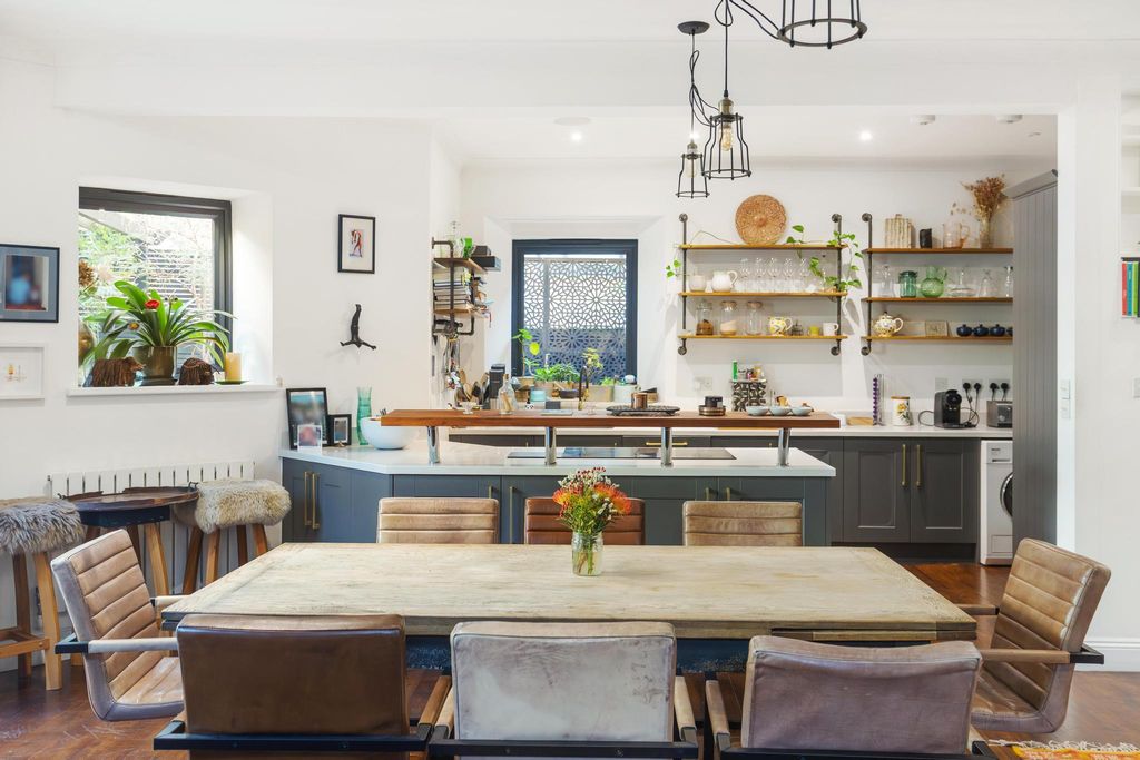 Property photo 3 of 13 Image