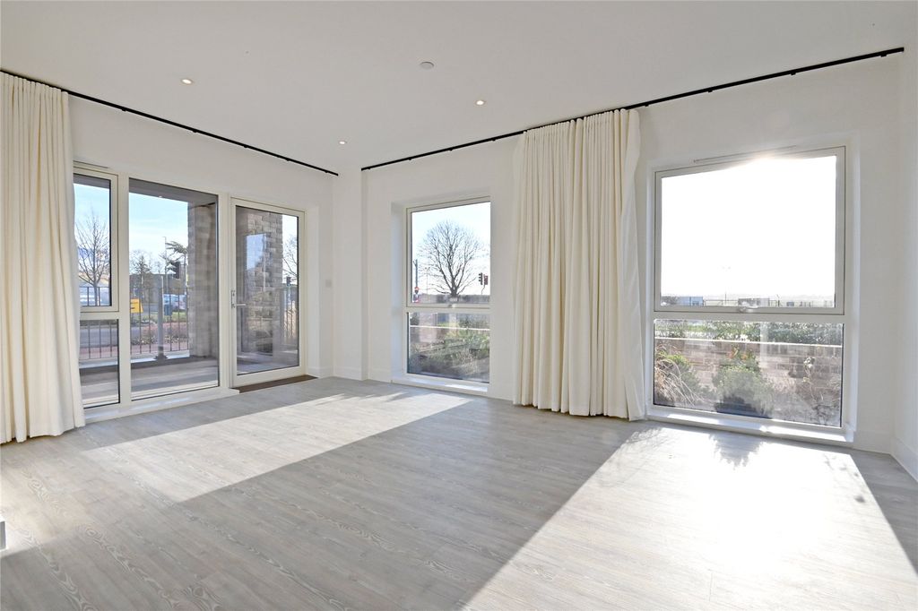 Property photo 3 of 10 Picture No. 06