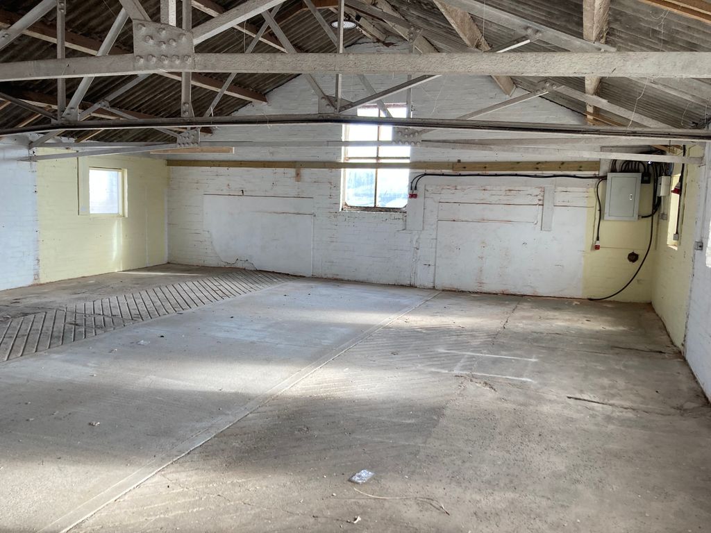 Property photo 1 of 2