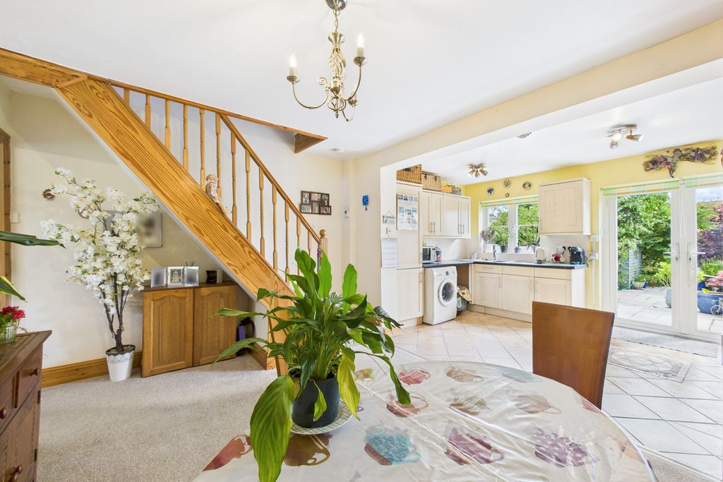 Property photo 2 of 25