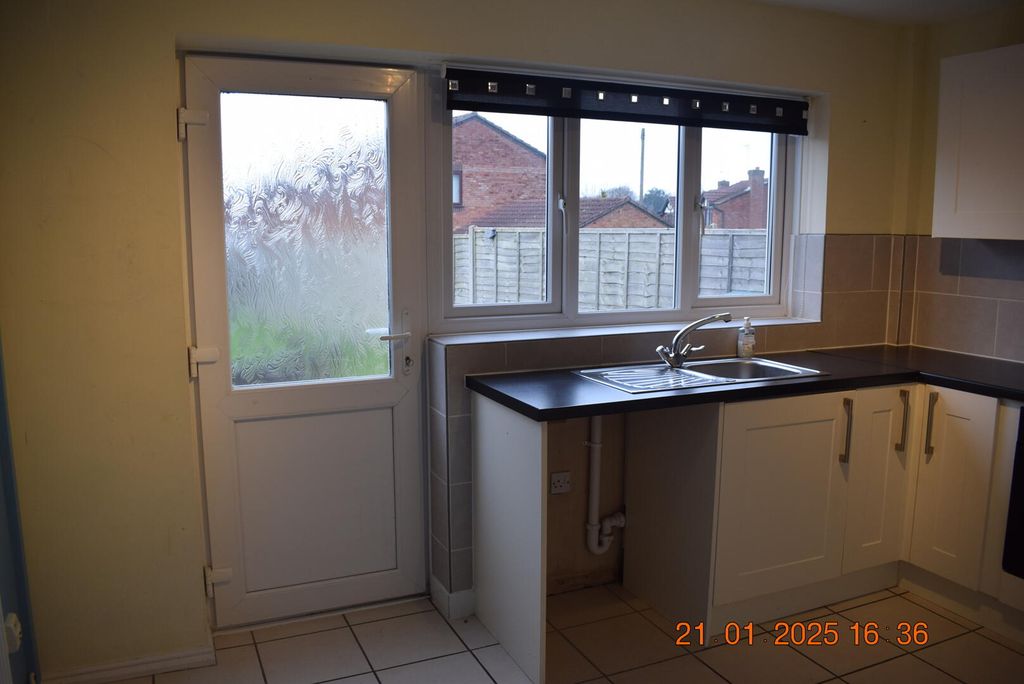 Property photo 3 of 18 Kitchen