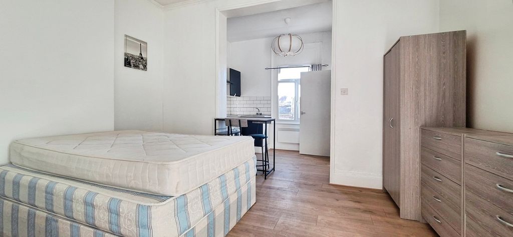 Property photo 3 of 4 Pbox-Img.Jpg