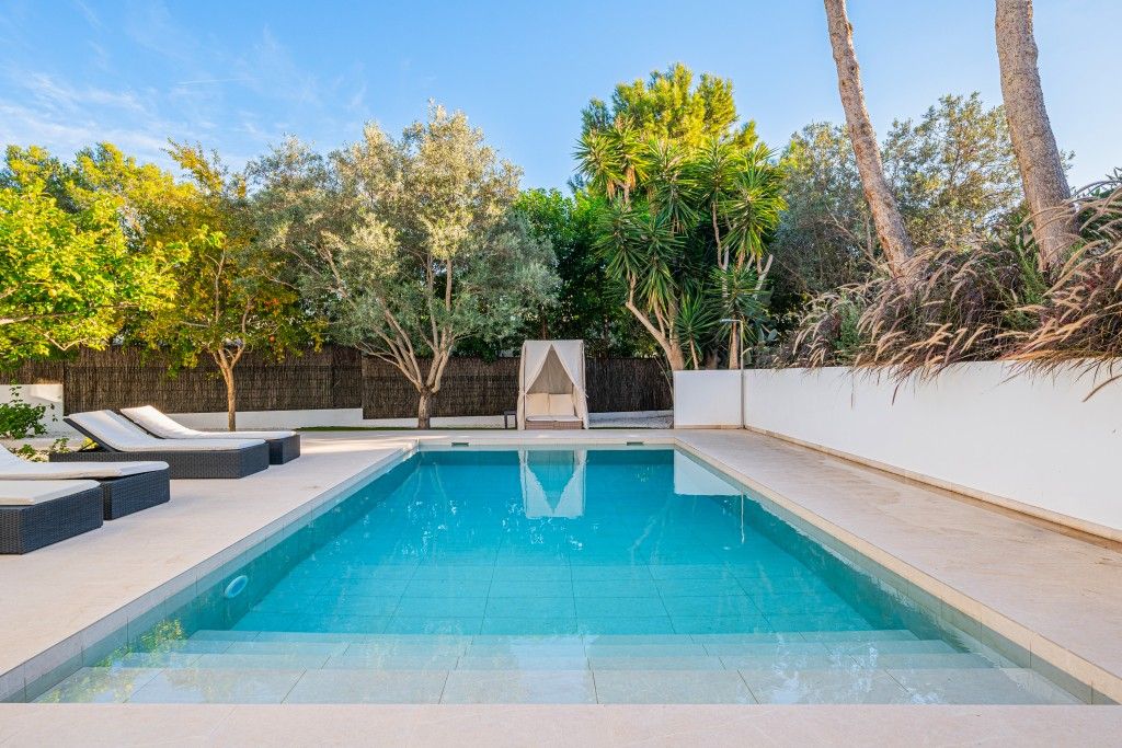 Property photo 2 of 20 Pool