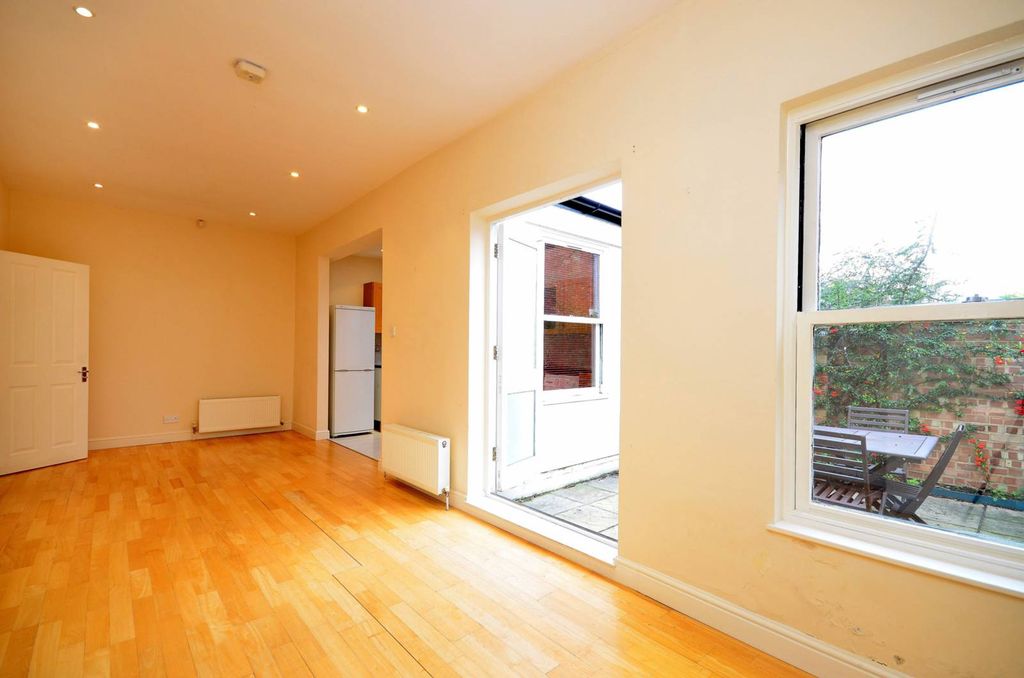 Property photo 2 of 8