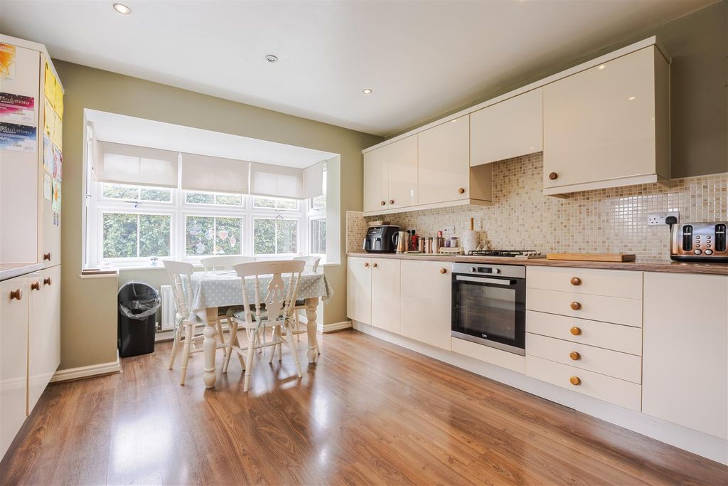 Property photo 3 of 19 Kitchen/Diner