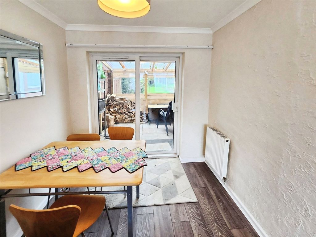 Property photo 3 of 11 Dining Area