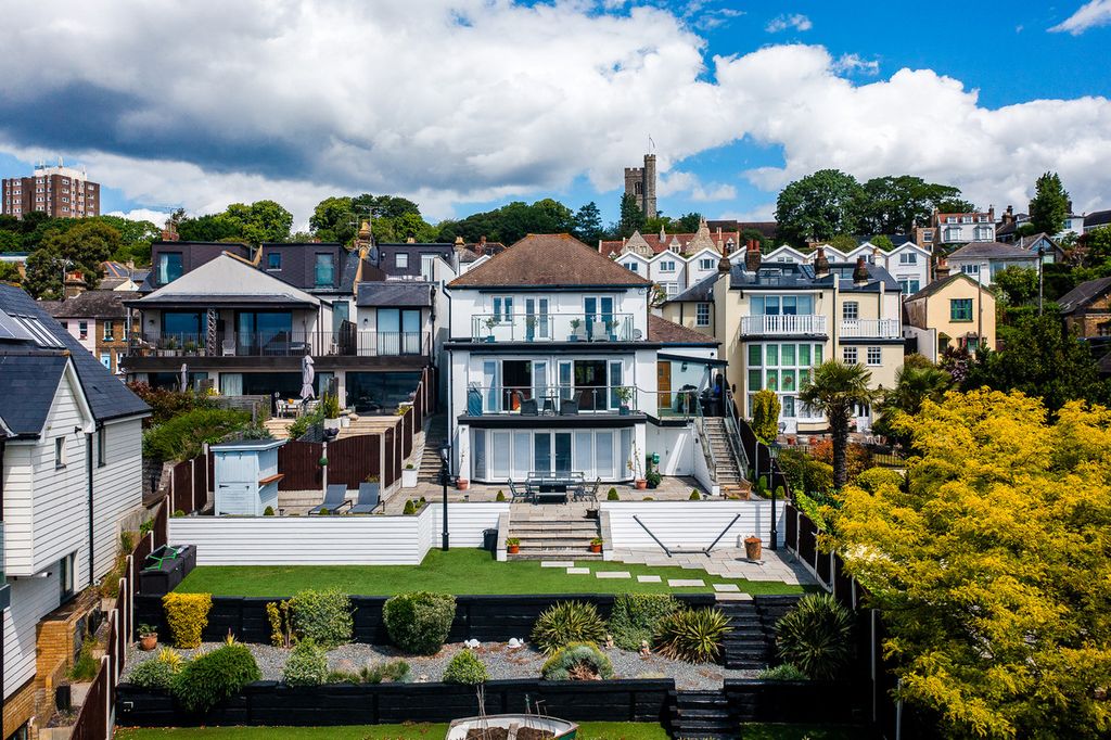 Property photo 1 of 47