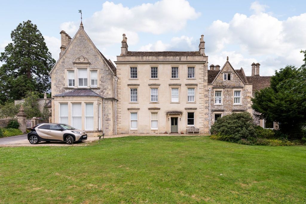 Property photo 1 of 11