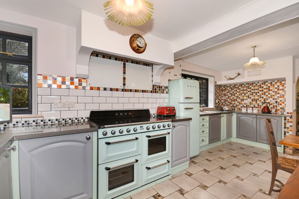 Property photo 3 of 22