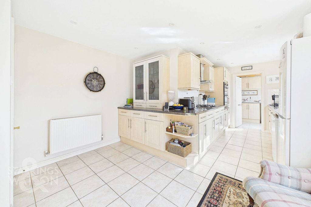 Property photo 3 of 33