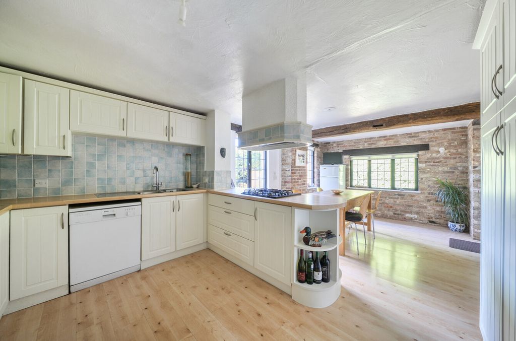 Property photo 3 of 19