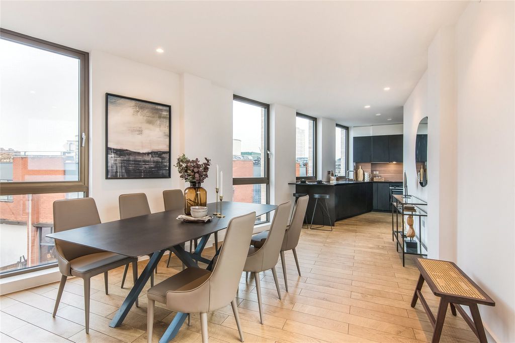 Property photo 3 of 11 Kitchen/Dining