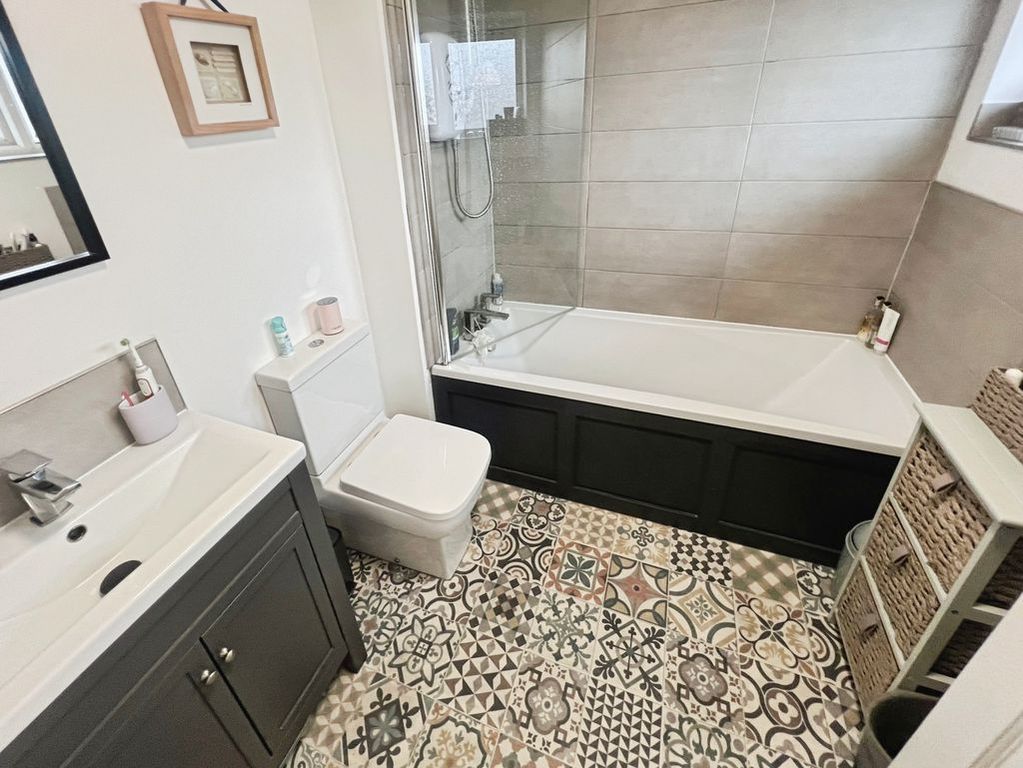 Property photo 3 of 12 Bathroom