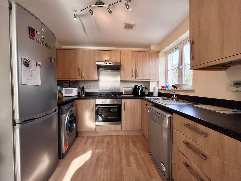Property photo 3 of 8 Kitchen