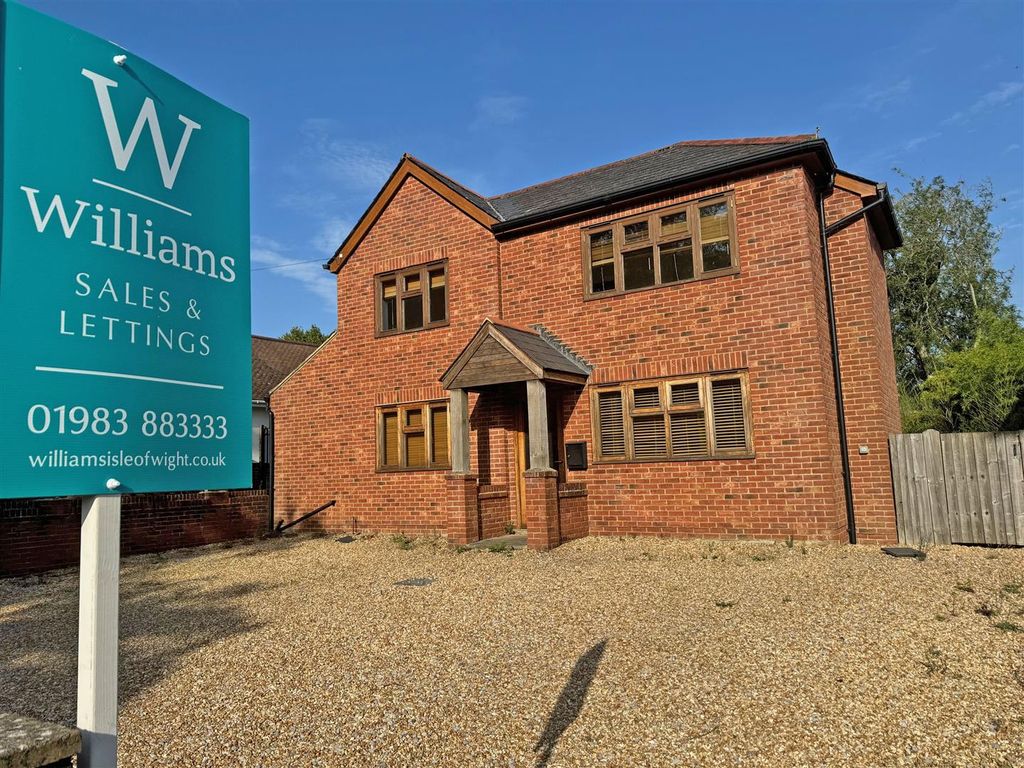 Property photo 1 of 13 Station Road Front