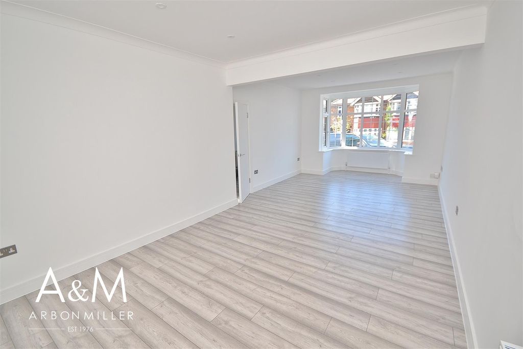 Property photo 3 of 18 18.Jpg