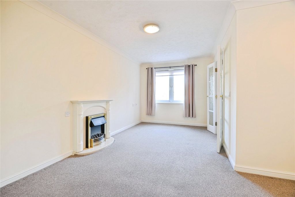 Property photo 3 of 10 Living Room