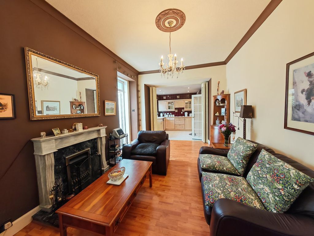 Property photo 3 of 44
