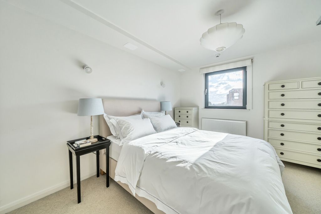 Property photo 3 of 16 1404540-7-69834ba...