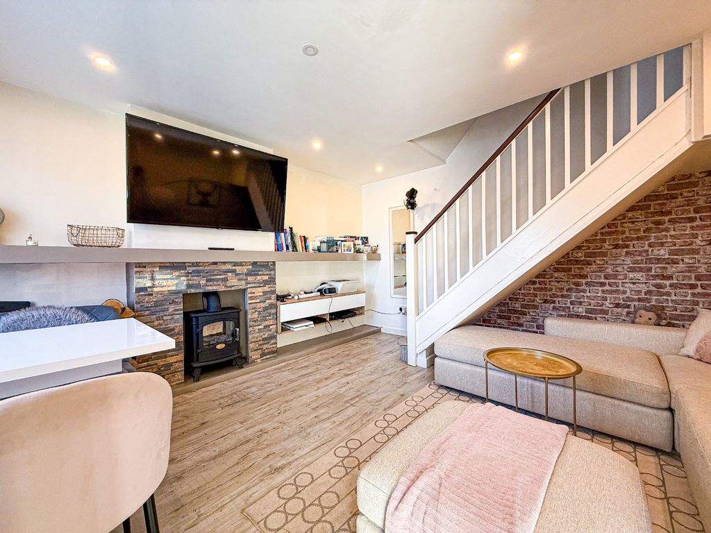 Property photo 2 of 10 4568763