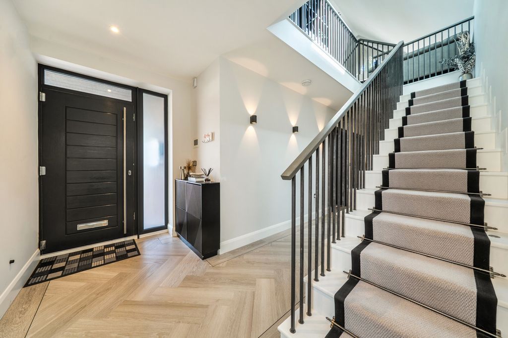 Property photo 2 of 24 1515750-11-6Aac01...