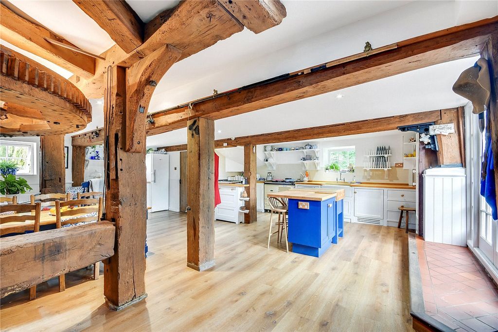 Property photo 3 of 32 Kitchen/Breakfast