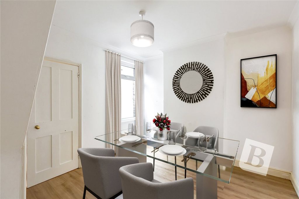 Property photo 3 of 11 Dining Room