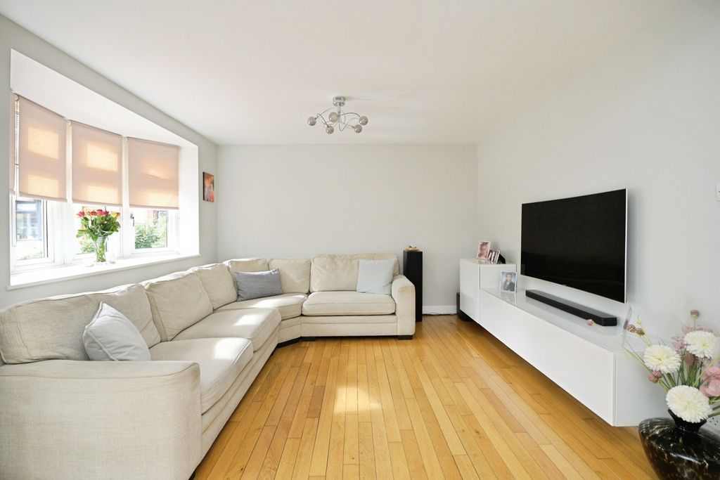 Property photo 3 of 19 Pbox-Img.Jpg
