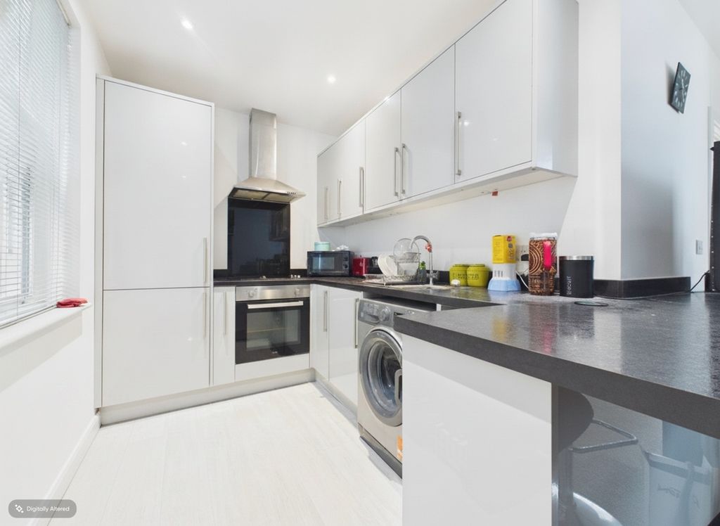 Property photo 2 of 5 Kitchen