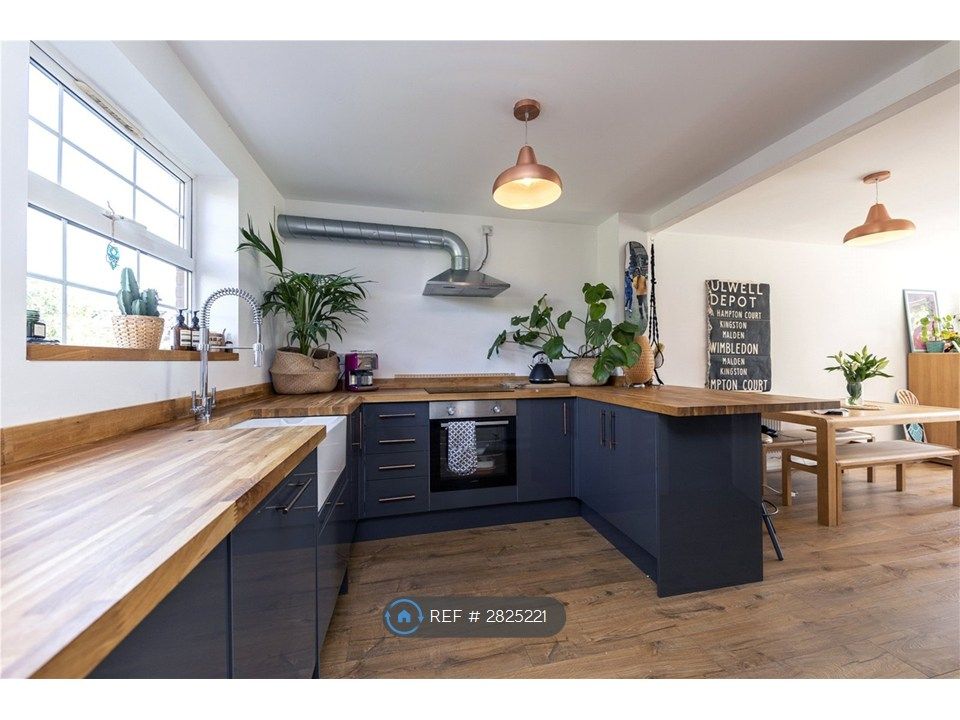 Property photo 3 of 27 Kitchen