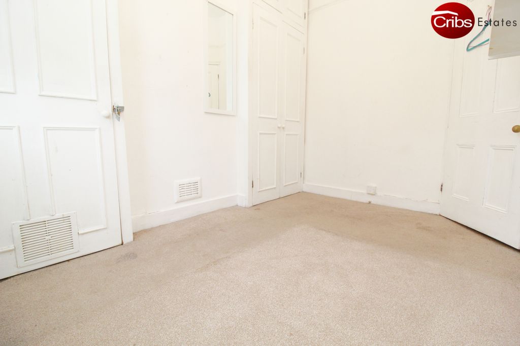 Property photo 3 of 8 Gallery