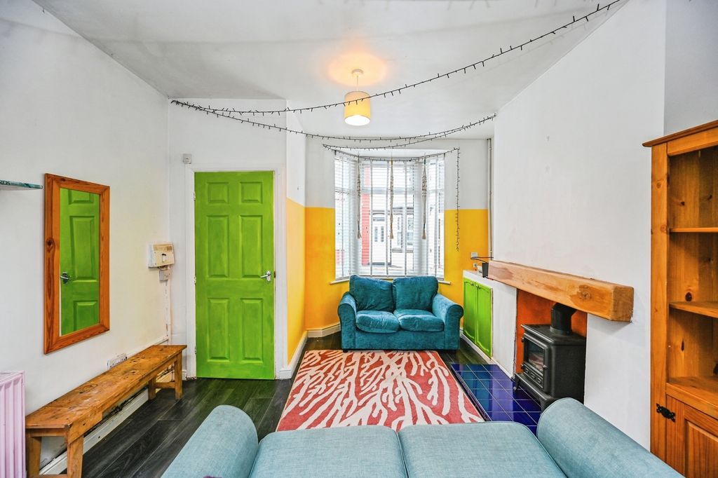 Property photo 2 of 17 Photo