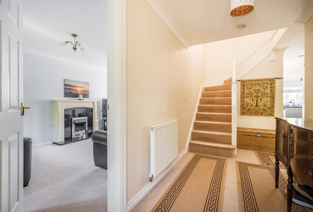Property photo 3 of 16 1358133-8-68cd440...