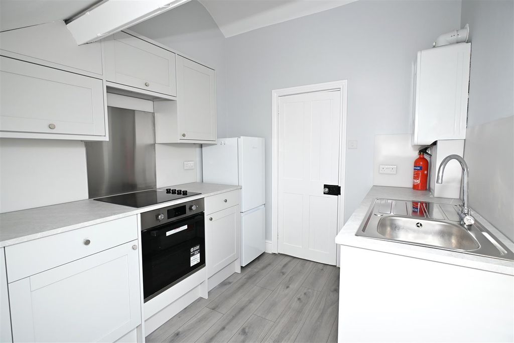 Property photo 2 of 9 Kitchen