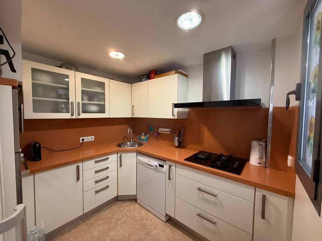 Property photo 3 of 34