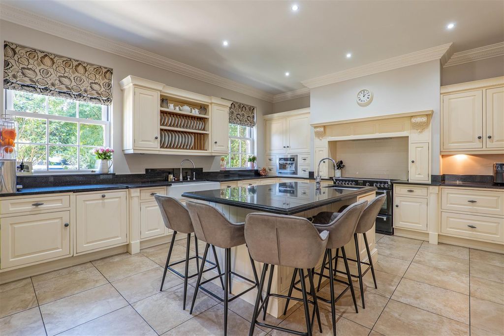Property photo 3 of 50 Kitchen/Breakfast Room
