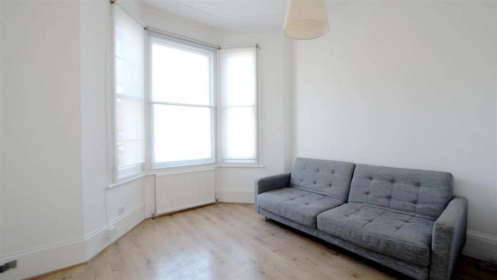 Property photo 1 of 8 Living.Jpg