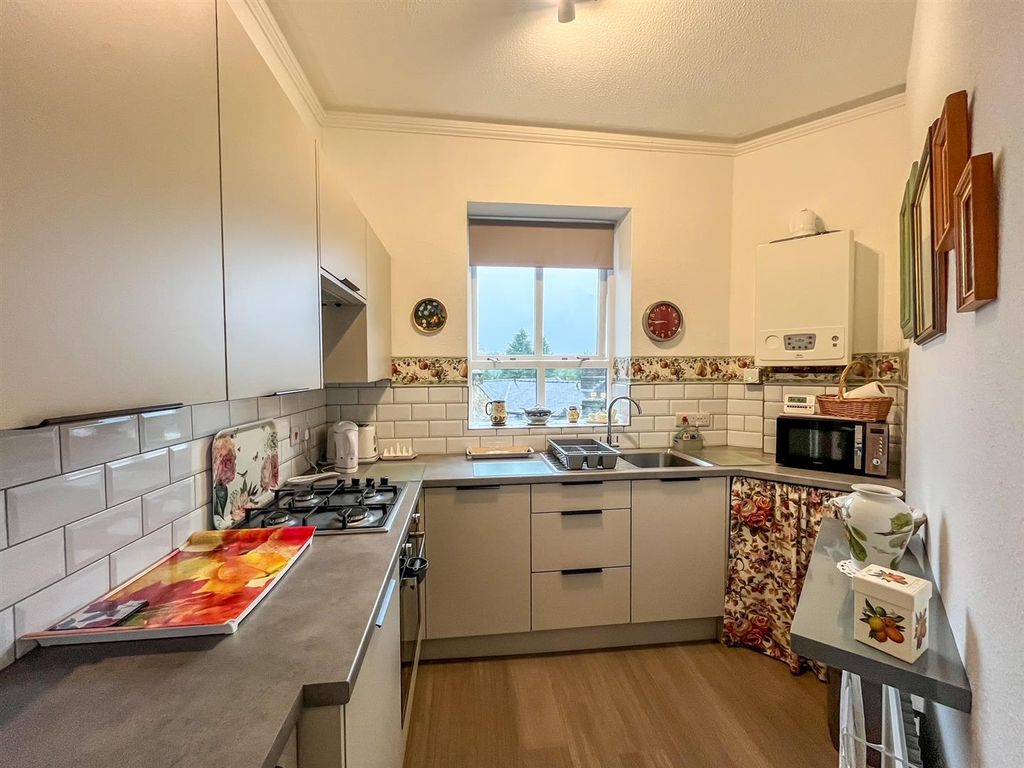Property photo 3 of 10 Kitchen