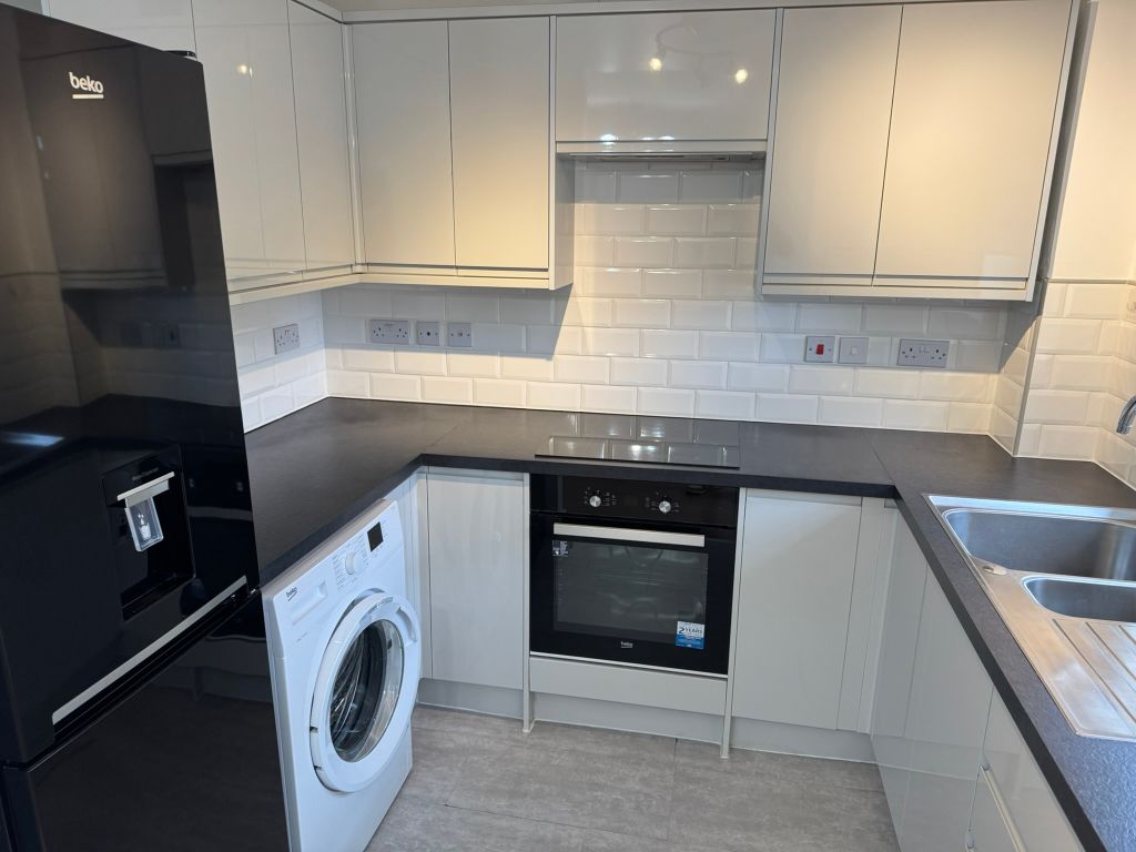 Property photo 1 of 10 Kitchen
