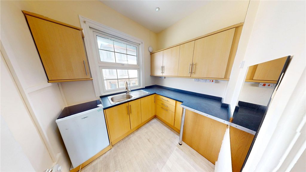 Property photo 2 of 6 Picture No. 10