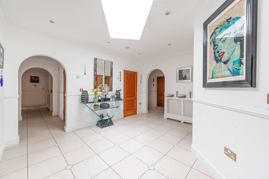 Property photo 1 of 27