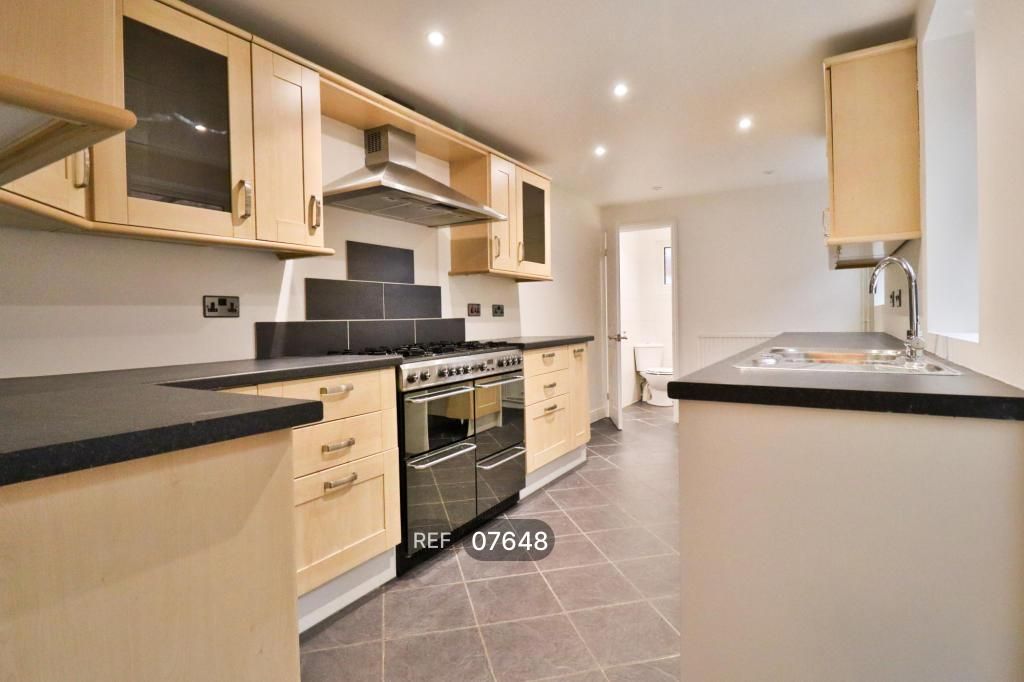 Property photo 2 of 8 Kitchen