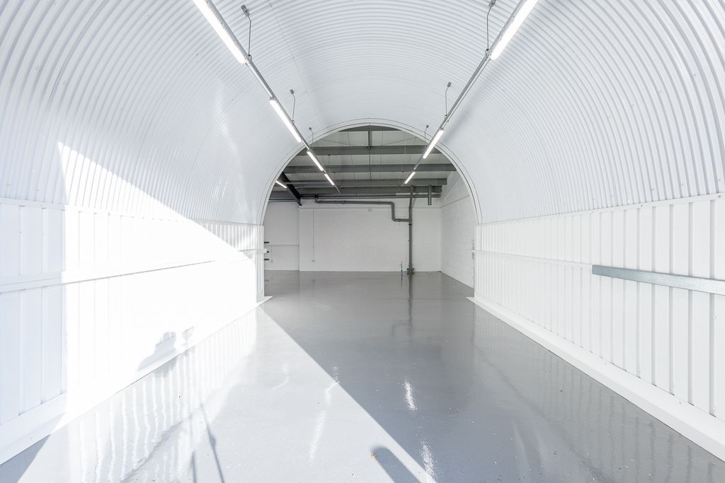 Property photo 1 of 8 An Empty Arch With White Lining