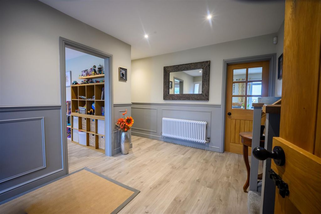 Property photo 3 of 11 8.Jpg