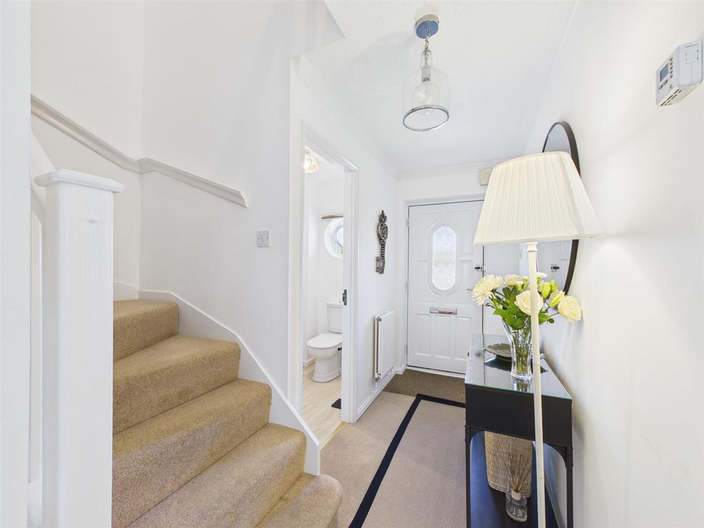 Property photo 3 of 19 Entrance Hall