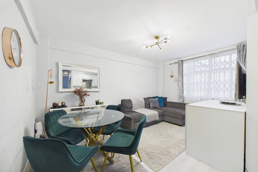 Property photo 2 of 9 Cam03736G0-Pr0250-Still001.Jpg